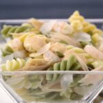 Ensalada tropical con espirales