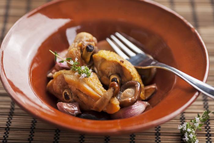 Pollo al Ajillo