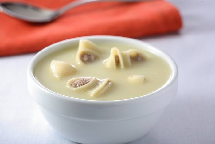 Sopa de Galets rellenos de Carne