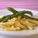 Macarrones con espárragos a las hierbas