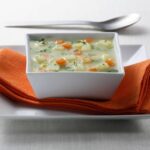 Sopa de verduras con maíz
