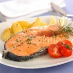 Salmón asado con guarnición