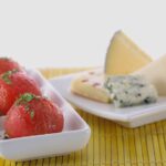 Queso con tomates caramelizados