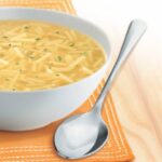 Sopa de ave con fideos