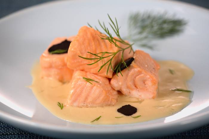 Salmón con trufas y salsa de cava