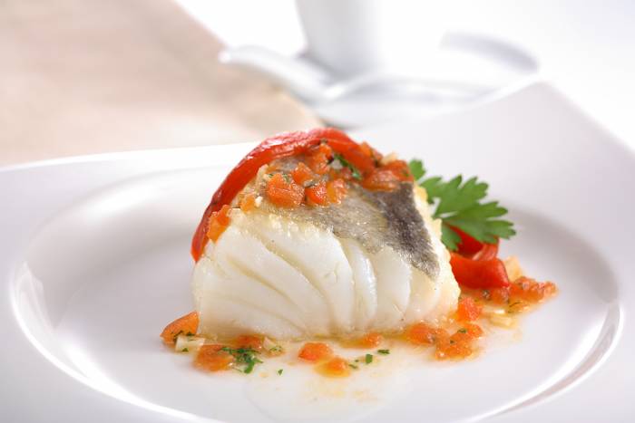 Bacalao con cebolla y tomate
