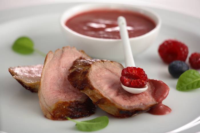 Solomillo con salsa de frutas rojas