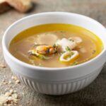 Sopa de pescado y mejillones