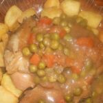 Pollo con guisantes y zanahorias