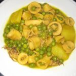 Chipirones con guisantes y patatas