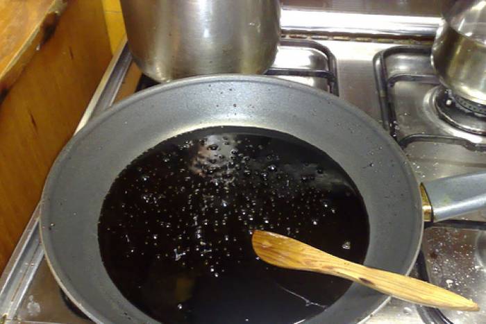Helado de vainilla con reducción de coca cola