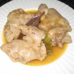 Manitas de cerdo en salsa