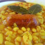 Chicharos en amarillo con chorizo