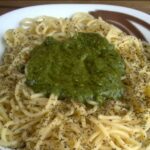 Espaguetis con salsa pesto