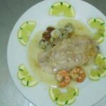 Mero con gambas y almejas