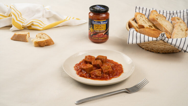 Atún con tomate