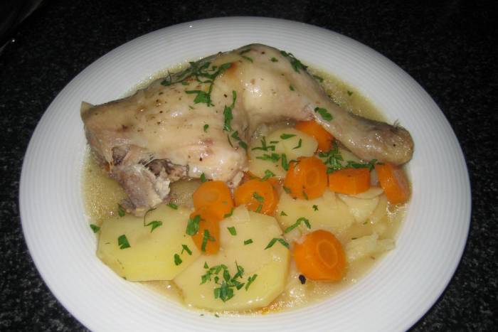 Muslos de pollo guisados con vino