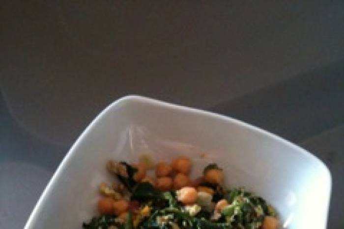 Salteado de garbanzos con espinacas