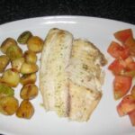 Dorada a la plancha con patatas y calabacín