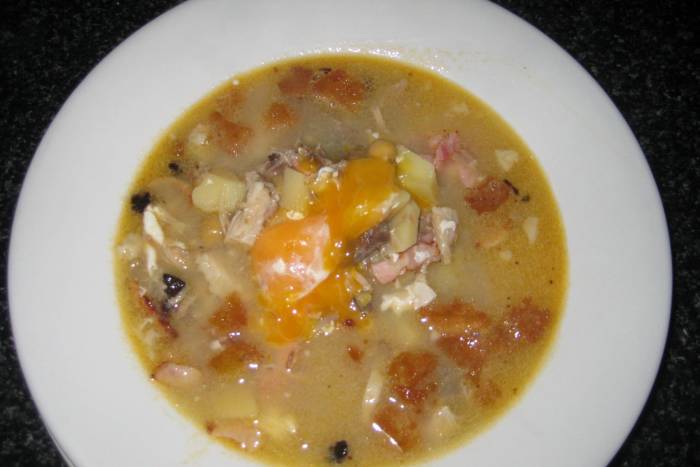 Sopa de ropa vieja