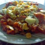 Macarrones vegetales con carne picada y huevo duro