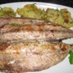 Caballa con patatas y cebolla caramelizada