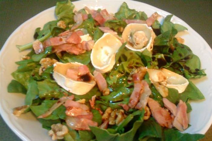 Ensalada de espinacas con queso de cabra y nueces