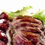Entraña de ternera con trinxat de patata y achicoria y salsa de cerveza