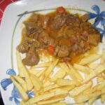 Carne de cerdo en salsa con champiñones
