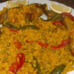 Paella de conejo y pollo