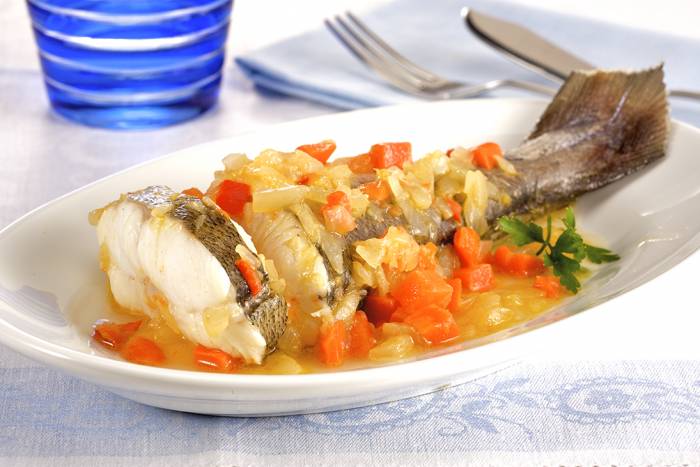 Merluza al horno con verduras