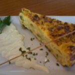 Tortilla de patatas, cebolla y pimientos verdes