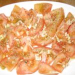 Ensalada de tomates aliñados