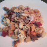 Salteado de coditos con verduras