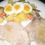Chuletas de cerdo a la plancha con papas aliñás