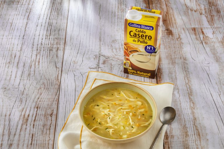 Sopa de pollo con verduras