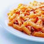 Pasta con tomate y orégano