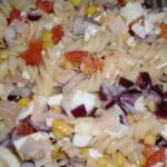 Ensalada de pasta con atún y maíz