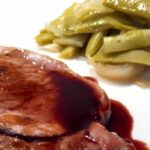 Chuletas de cerdo con salsa de vino