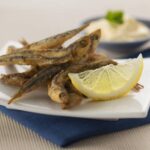 Pescaíto frito con mayonesa cítrica