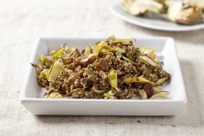 Quinoa con alcachofas y pasas