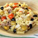 Ensalada de pasta al pesto con tomates cherry