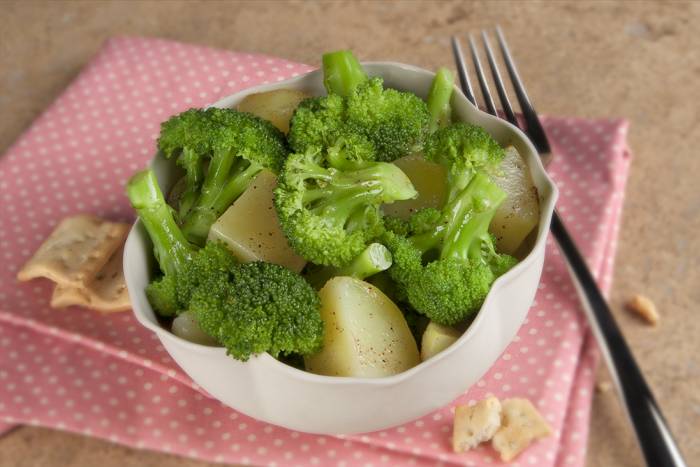 Brócoli con patata cocida