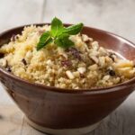 Cuscús de maíz con pasas y almendras