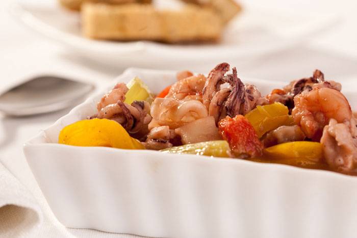 Sopa de pescado con verduras