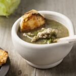 Sopa de escarola y ternera