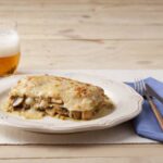 Lasaña fácil con pollo, puerros y champiñones