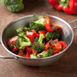 Salteado de pimiento y brócoli