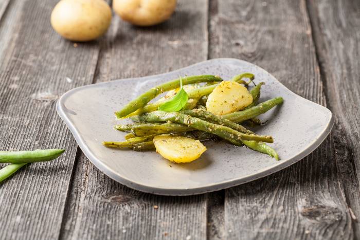 Judías con patatas al pesto