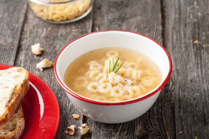 Caldo con pasta